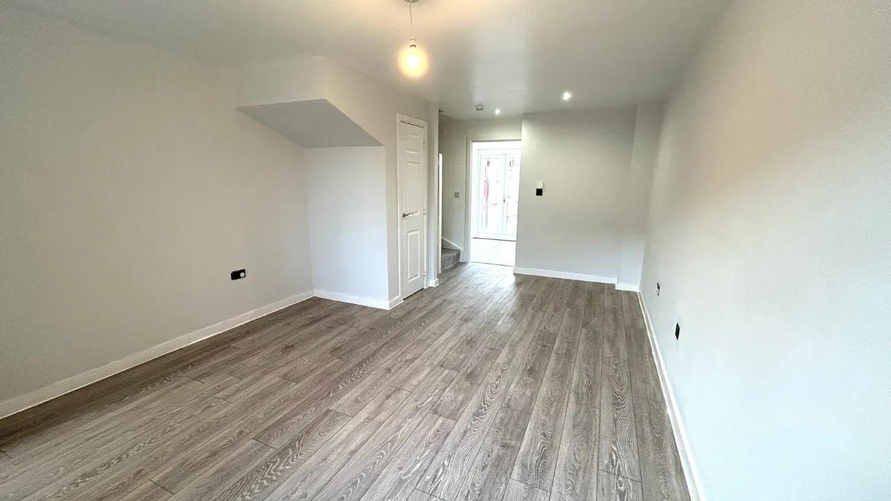 Mitchells Avenue, Wombwell, S73, photo 5