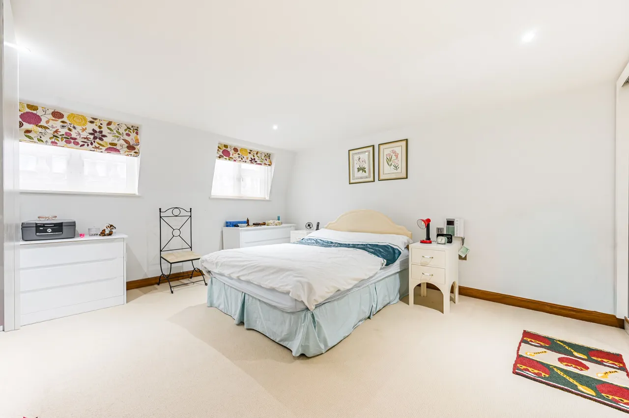 3 bed flat for sale — Flat 4, 2-4 Templeton Place, London