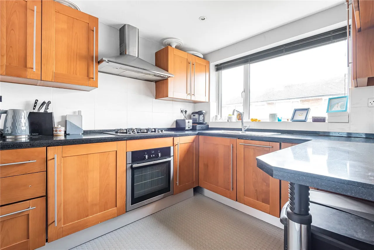Brooklands Terrace, Green Street, TW16 6RW, photo 3
