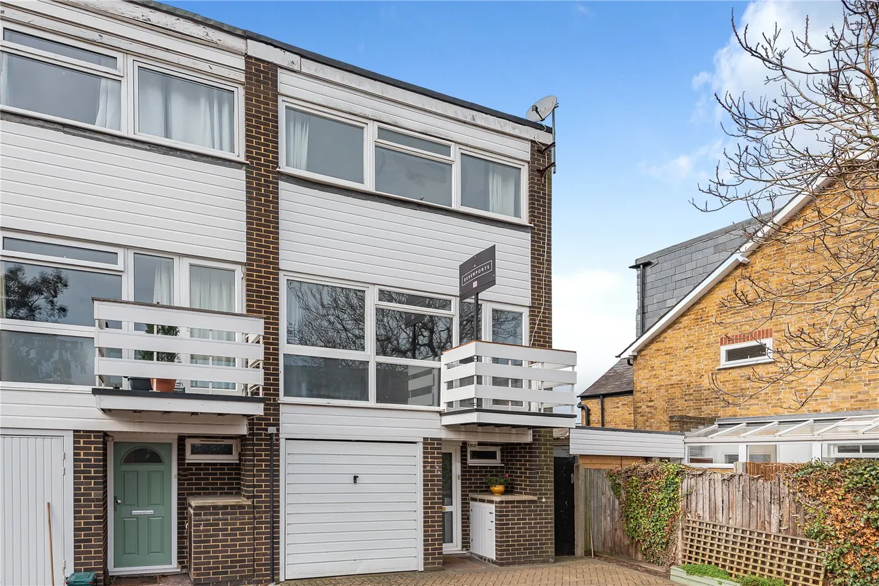 3 bed house for sale — Brooklands Terrace, Green Street, TW16 6RW