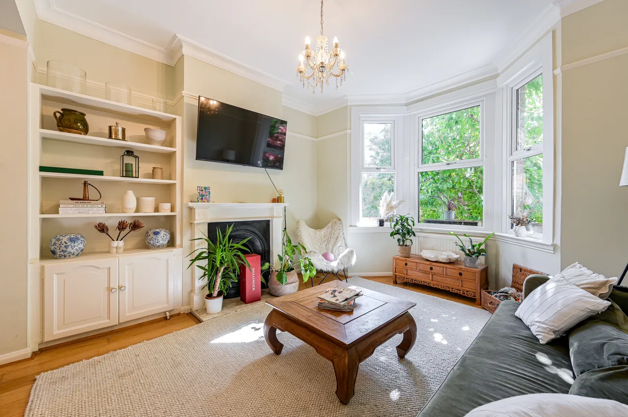18 Meadowcourt Road, London, photo 10