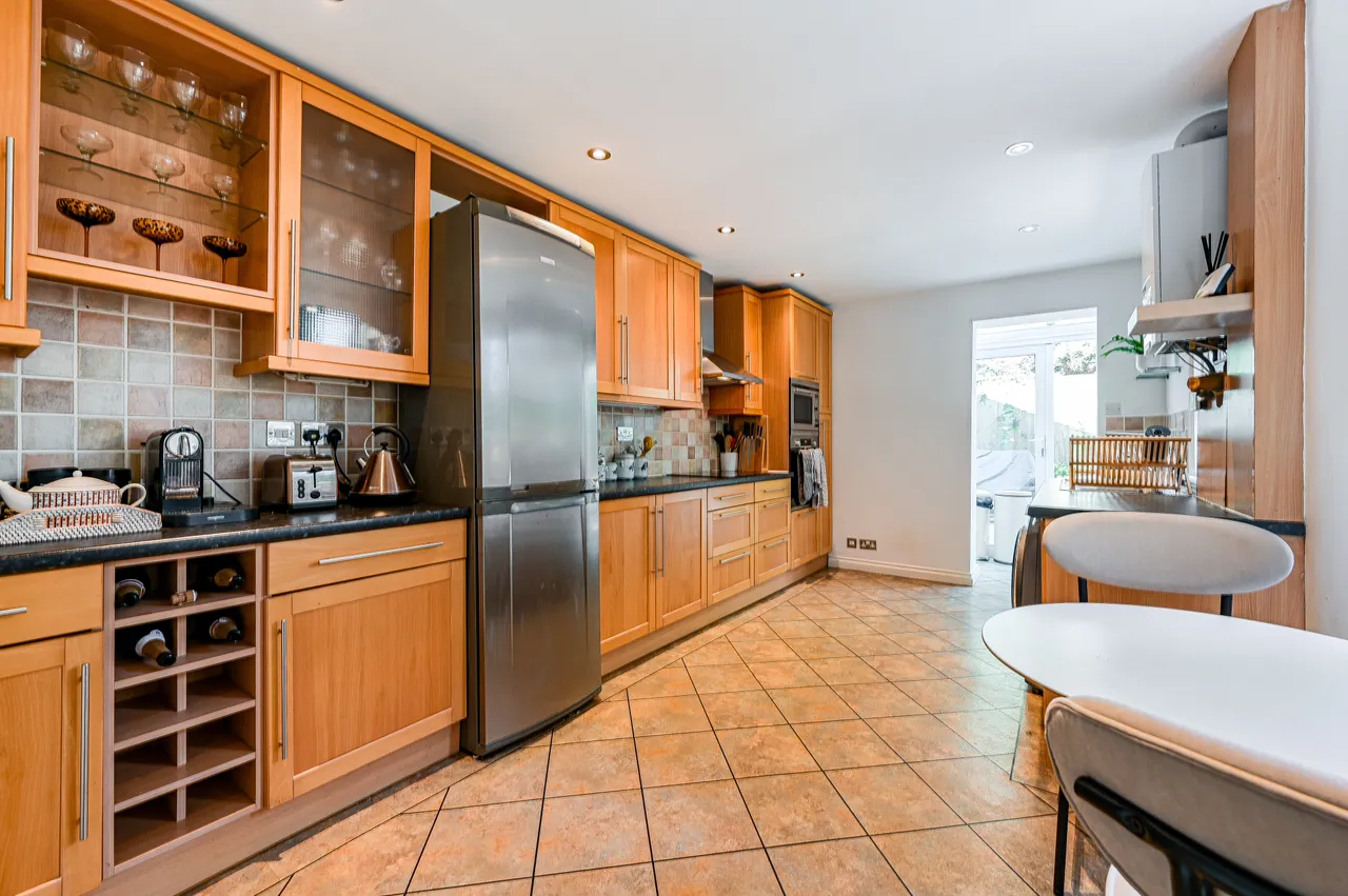 18 Meadowcourt Road, London, photo 5