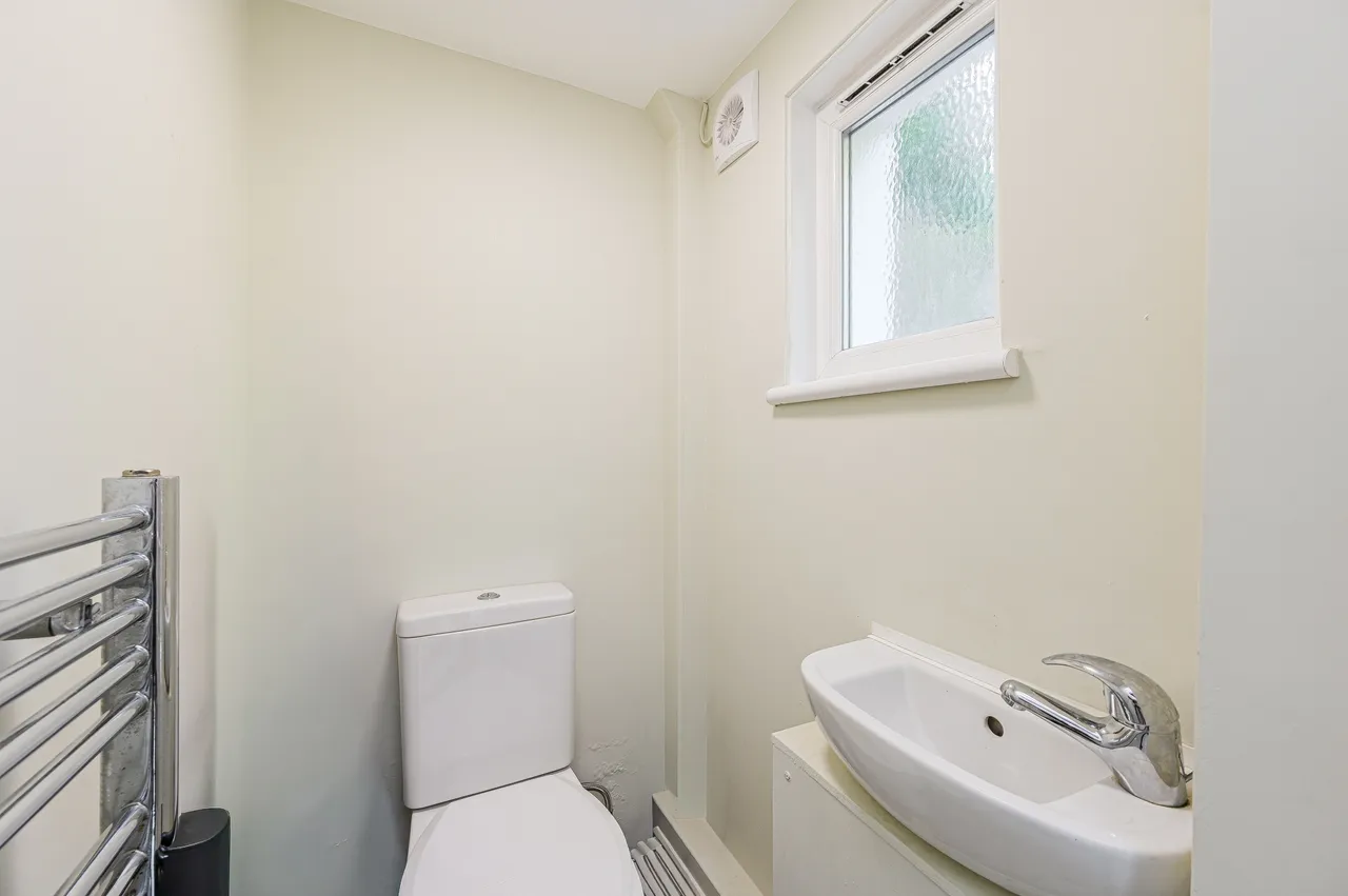 18 Meadowcourt Road, London, photo 12