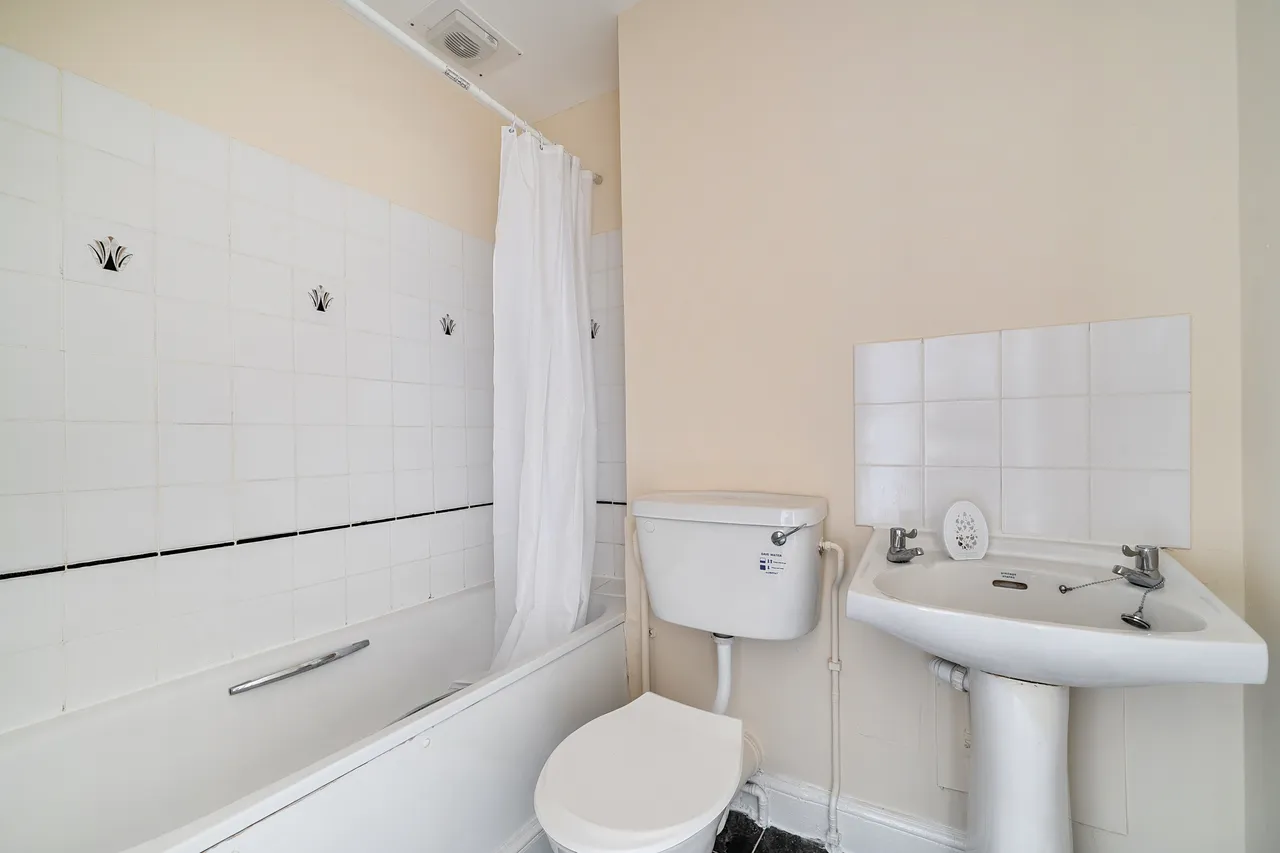 Rathcoole Gardens, London, N8, photo 4