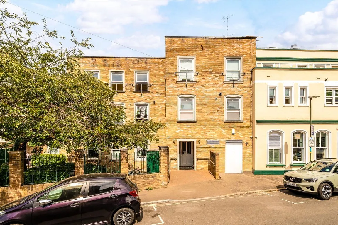 1 bed property for sale, Queens Road, TW1