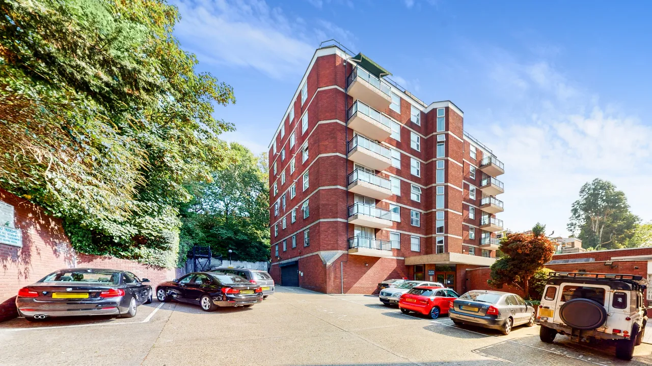Sumpter Close, London, NW3, photo 2