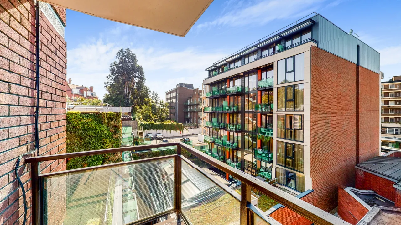 Sumpter Close, London, NW3, photo 11