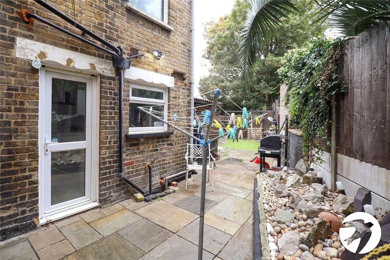 Willis Road, DA8, photo 17