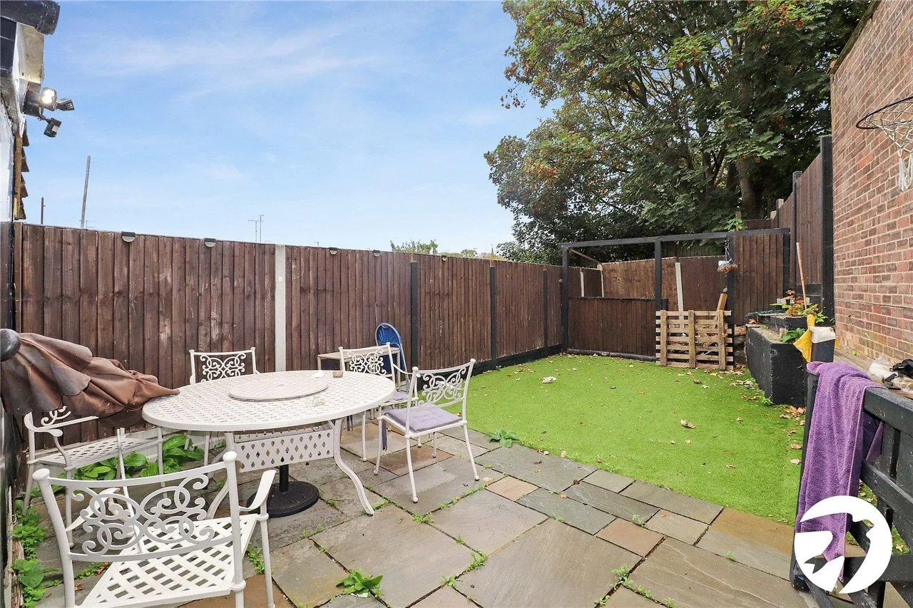 Willis Road, DA8, photo 16