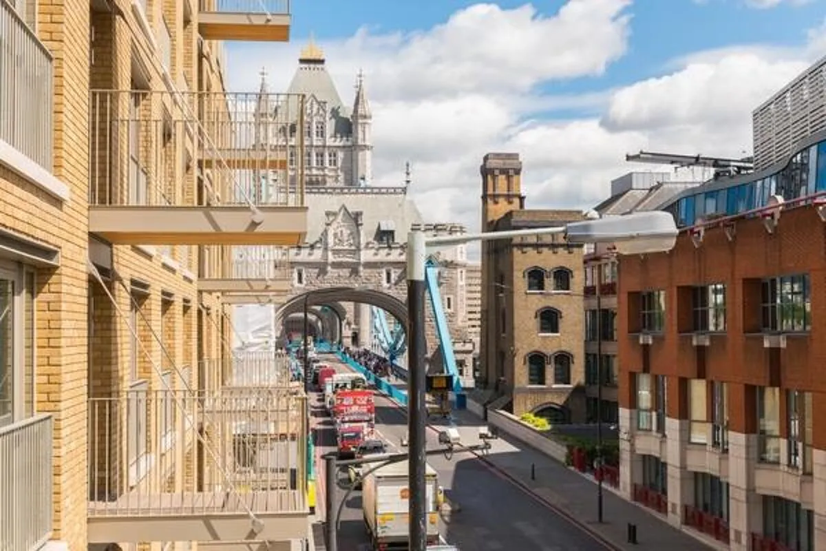 Still Walk, One Tower Bridge, SE1, photo 4