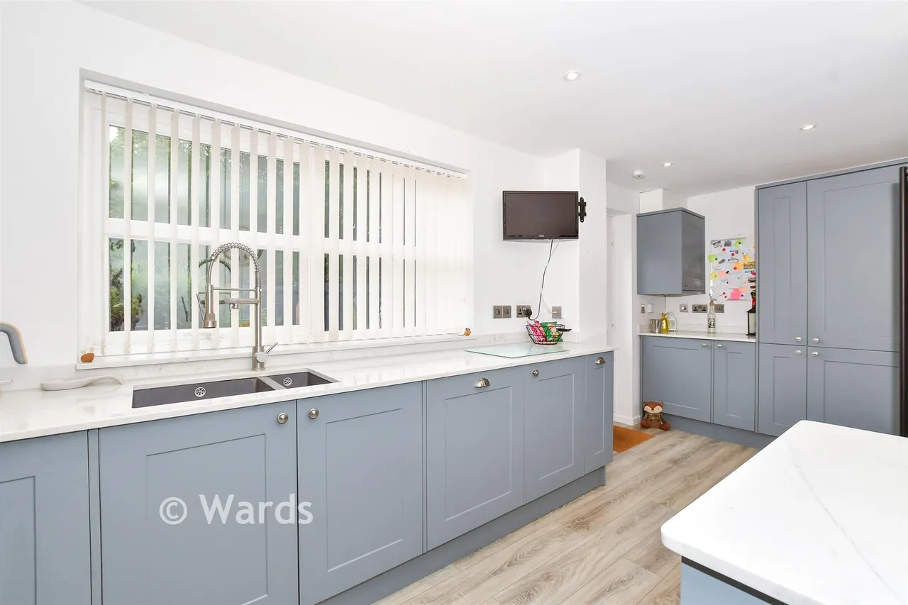 Crabtree Close, Kings Hill, ME19, photo 6