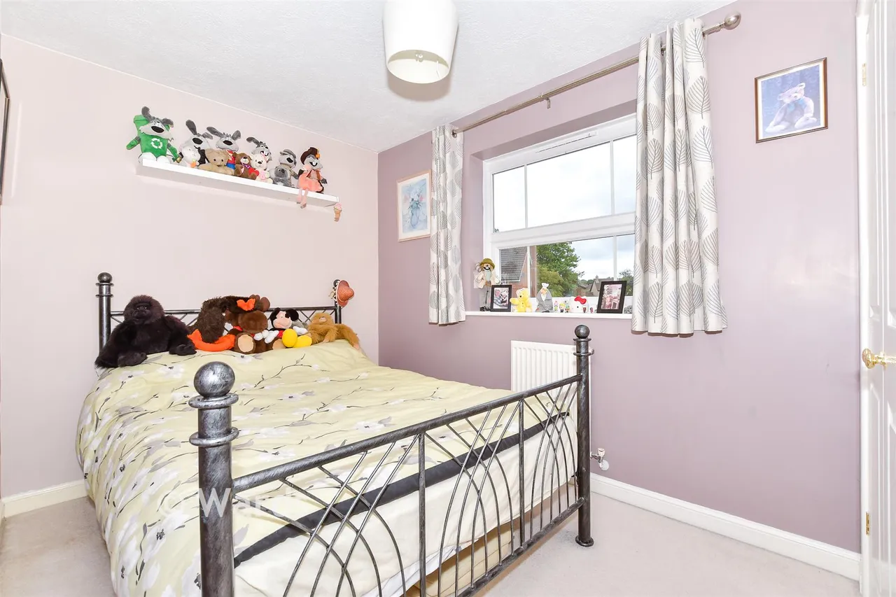 Crabtree Close, Kings Hill, ME19, photo 10