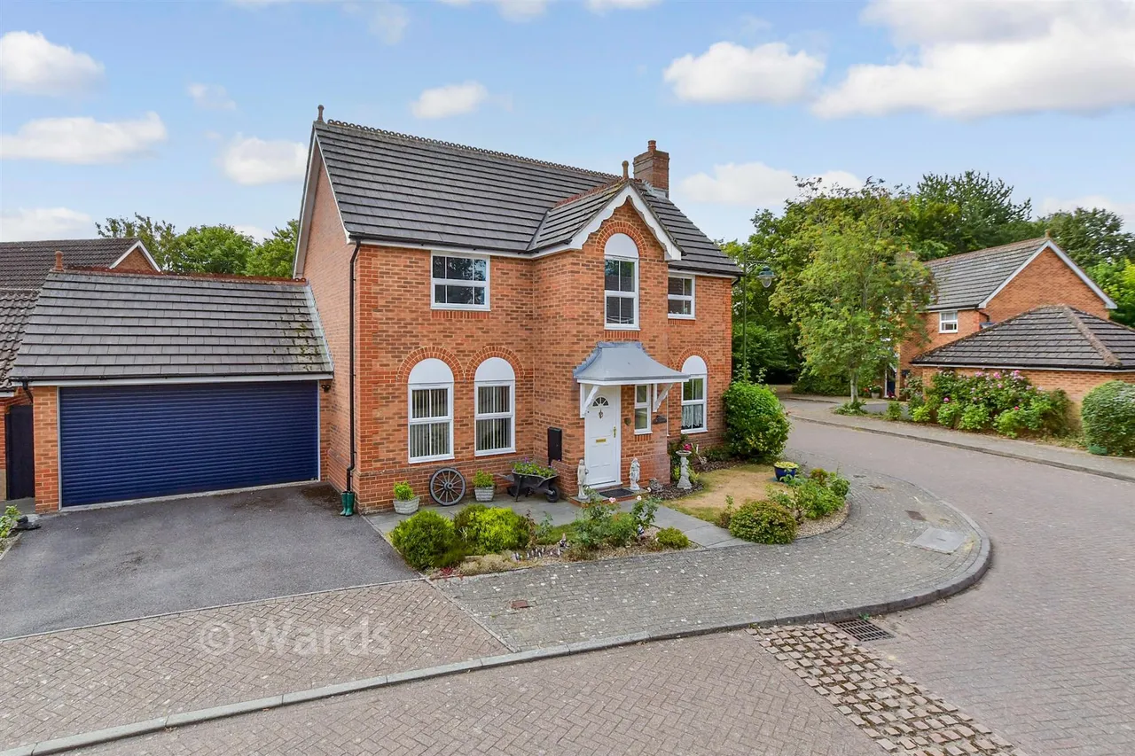 4 bed house for sale, Crabtree Close, Kings Hill, ME19