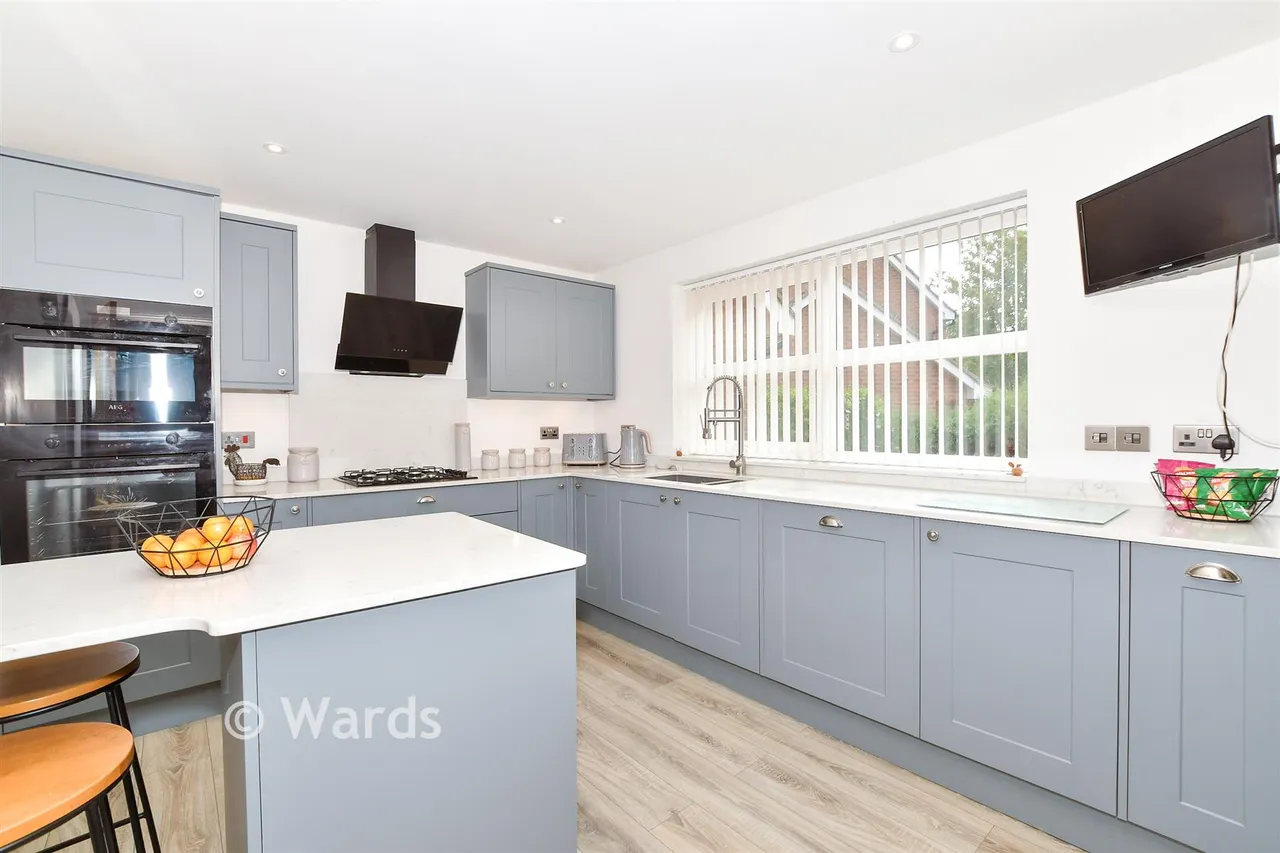 Crabtree Close, Kings Hill, ME19, photo 3