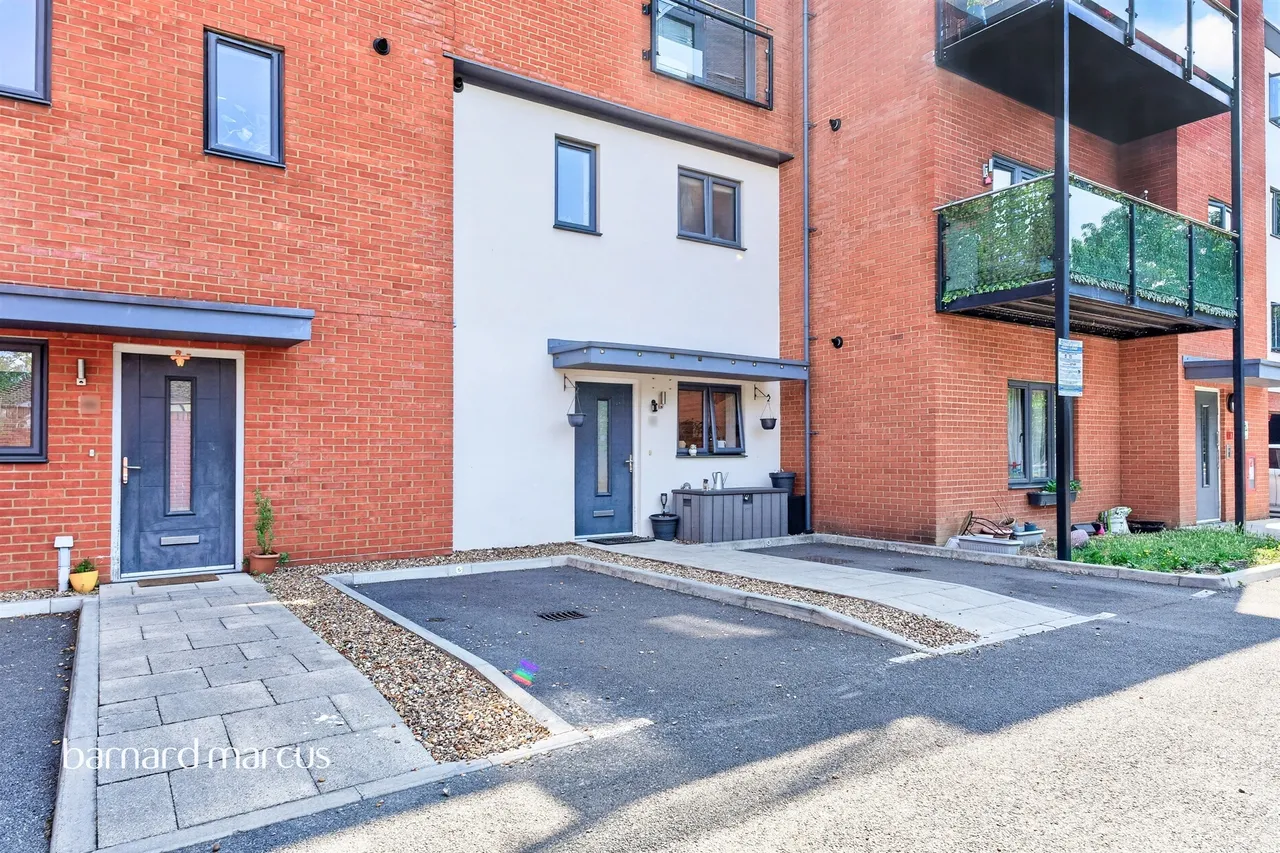 Park Road, Feltham, TW13, photo 15