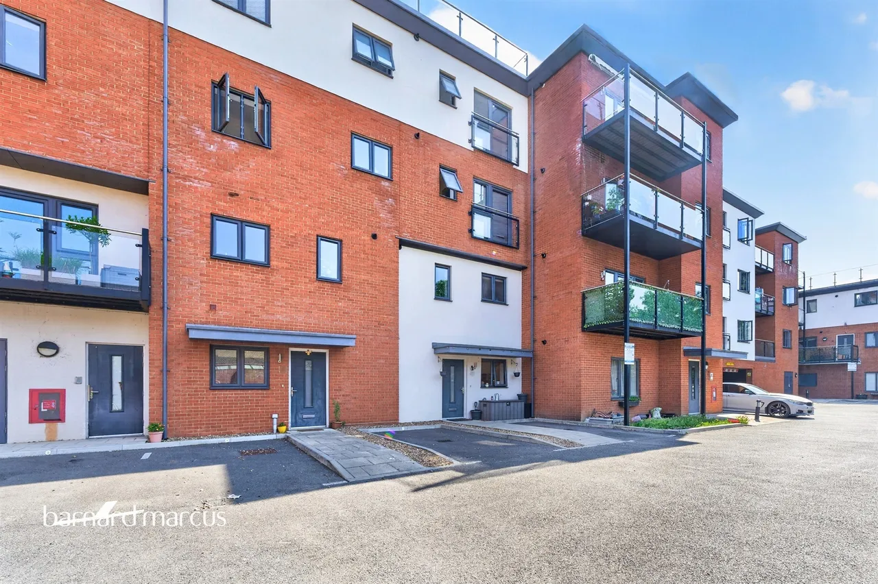 Park Road, Feltham, TW13, photo 16