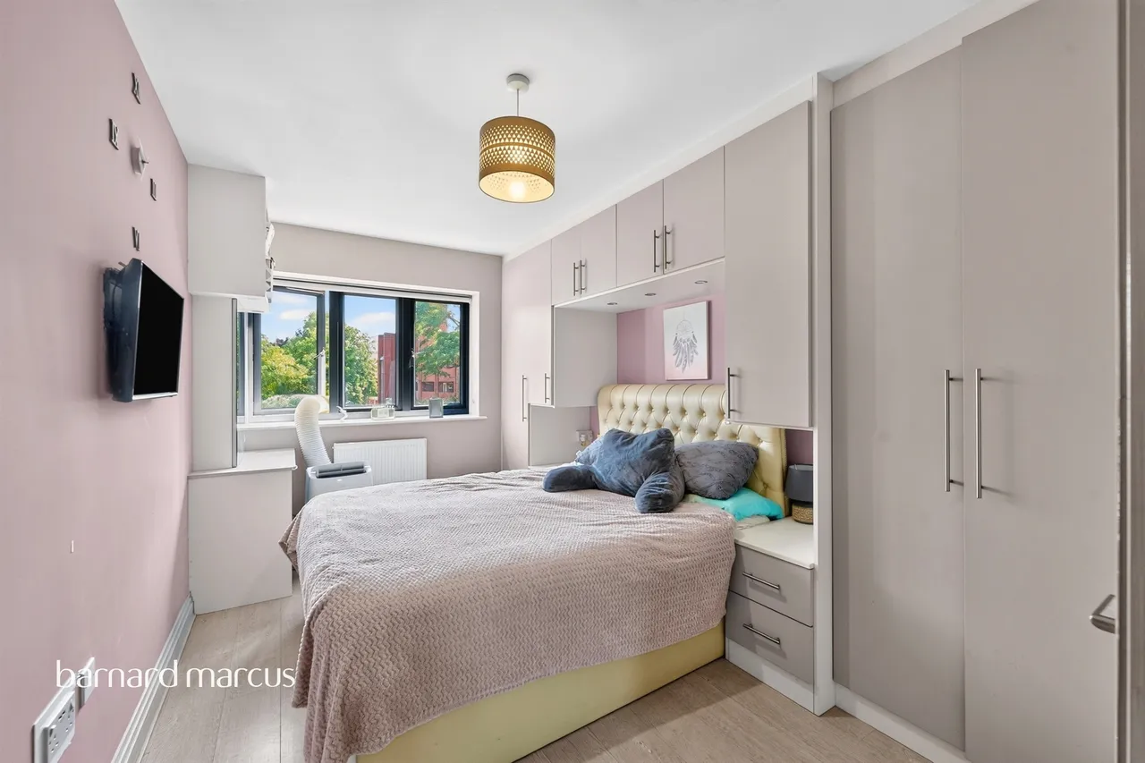 Park Road, Feltham, TW13, photo 9