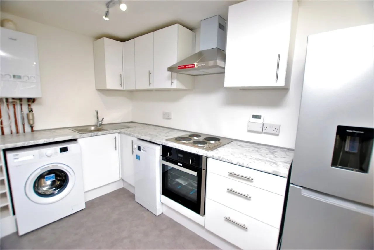 Guildford Park Avenue, Guildford, GU2, photo 2