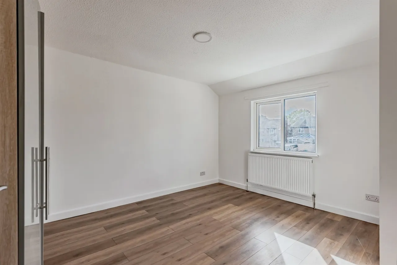 Cumbernauld Walk, Bewbush, RH11, photo 11