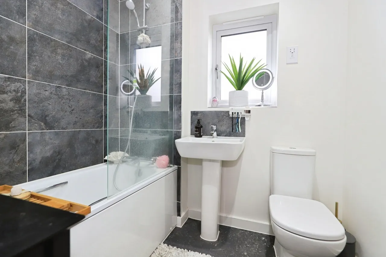 Juniper Avenue, Wolverhampton, WV10, photo 17