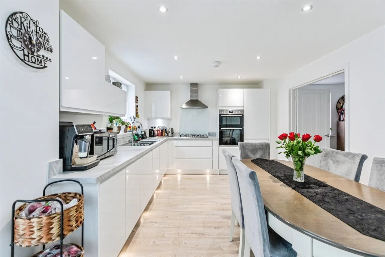 Eleanor Drive, Wellingborough, NN8, photo 5