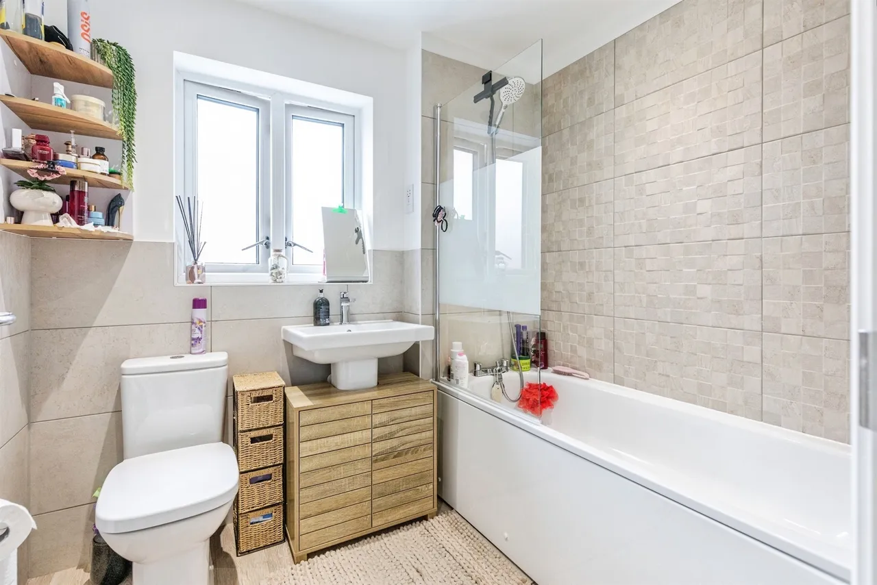 Eleanor Drive, Wellingborough, NN8, photo 13