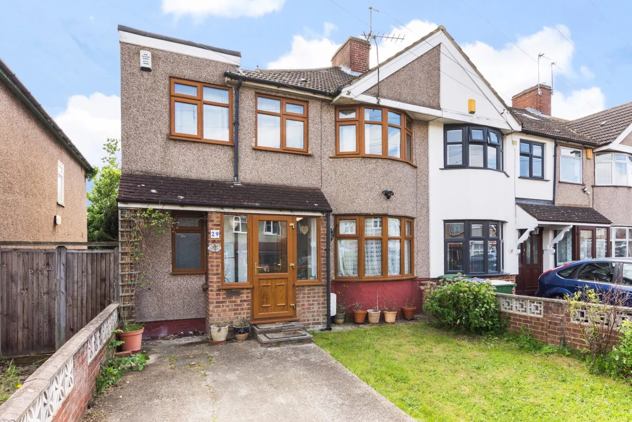 3 bed house for sale — Montrose Avenue, Welling