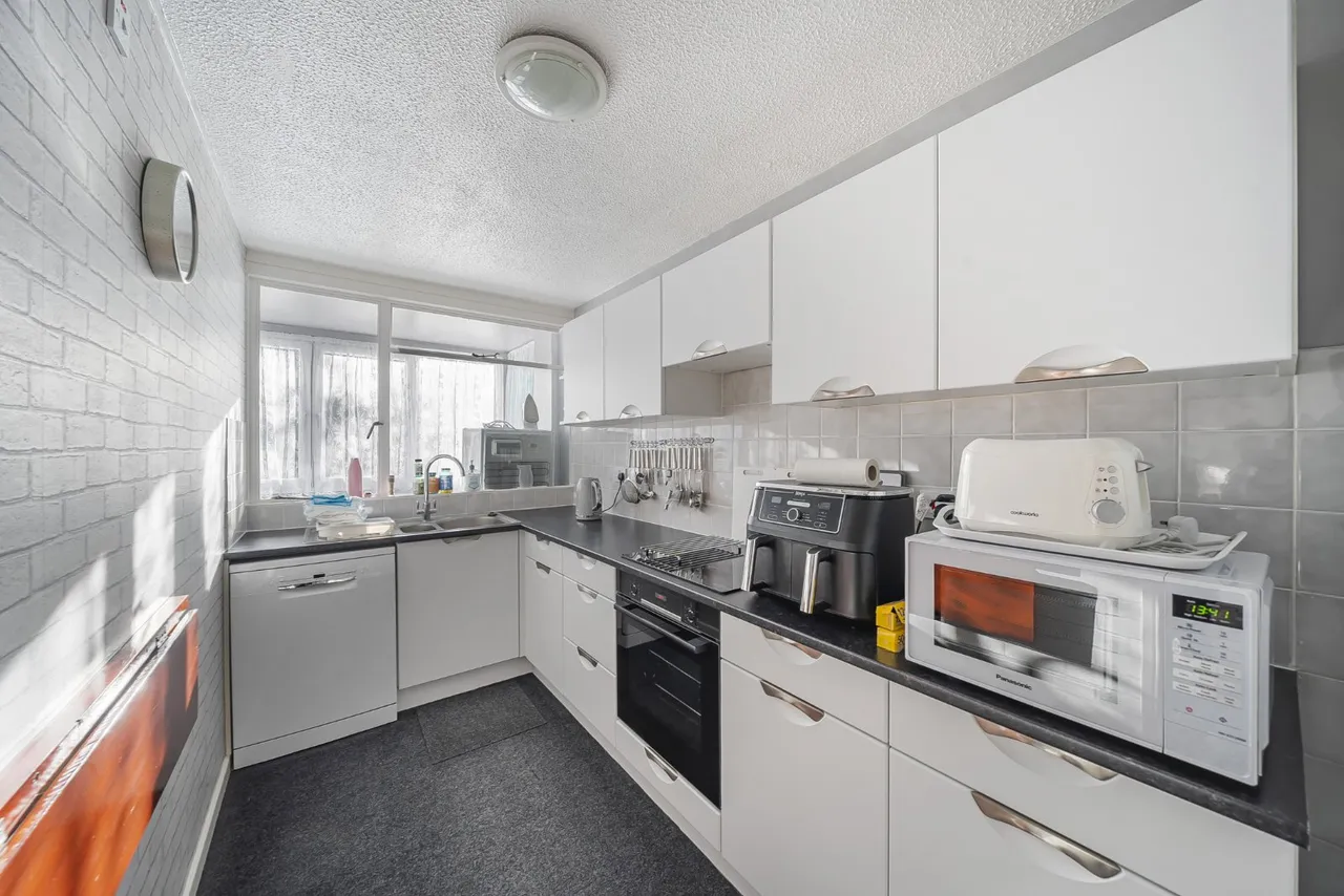 Bassett Avenue, Bassett, SO16, photo 3