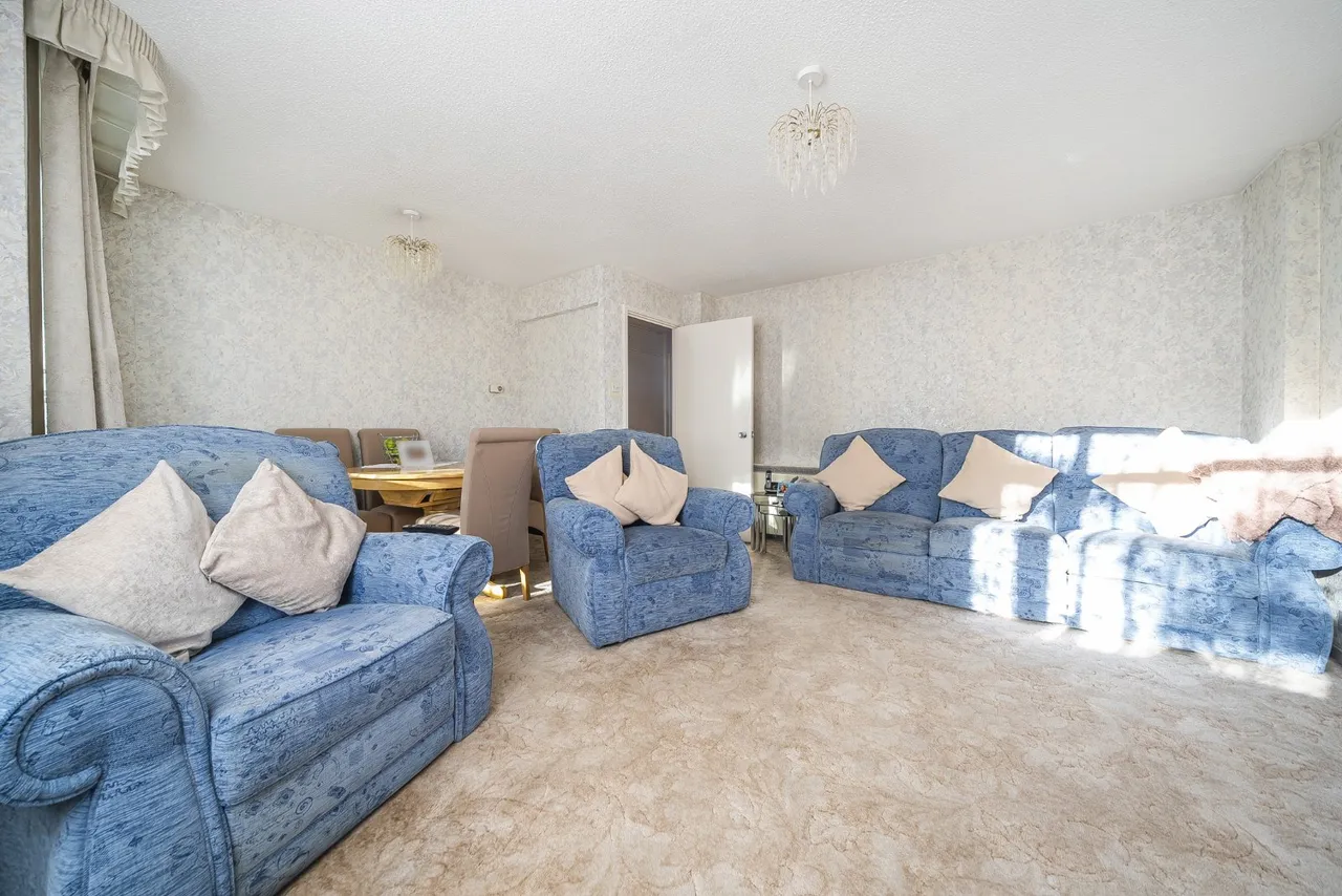 Bassett Avenue, Bassett, SO16, photo 2
