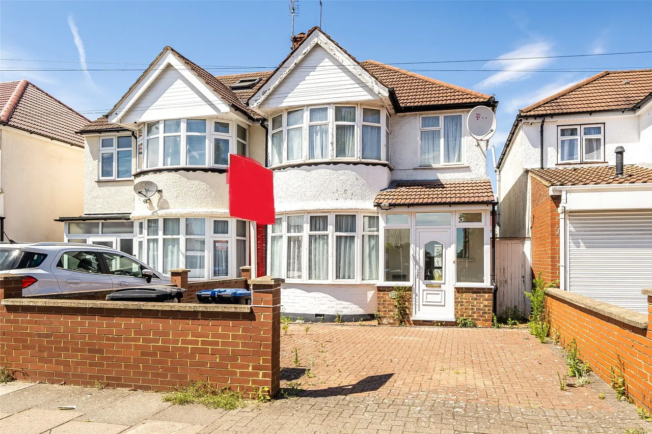 3 bed house for sale — Princes Avenue, London, NW9 9JE