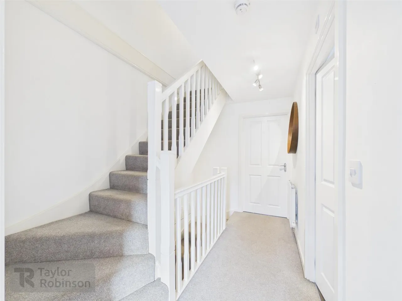 Emerald Road, Forge Wood, RH10, photo 8