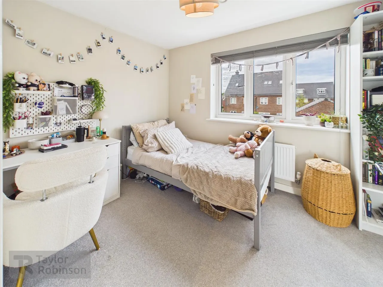 Emerald Road, Forge Wood, RH10, photo 15