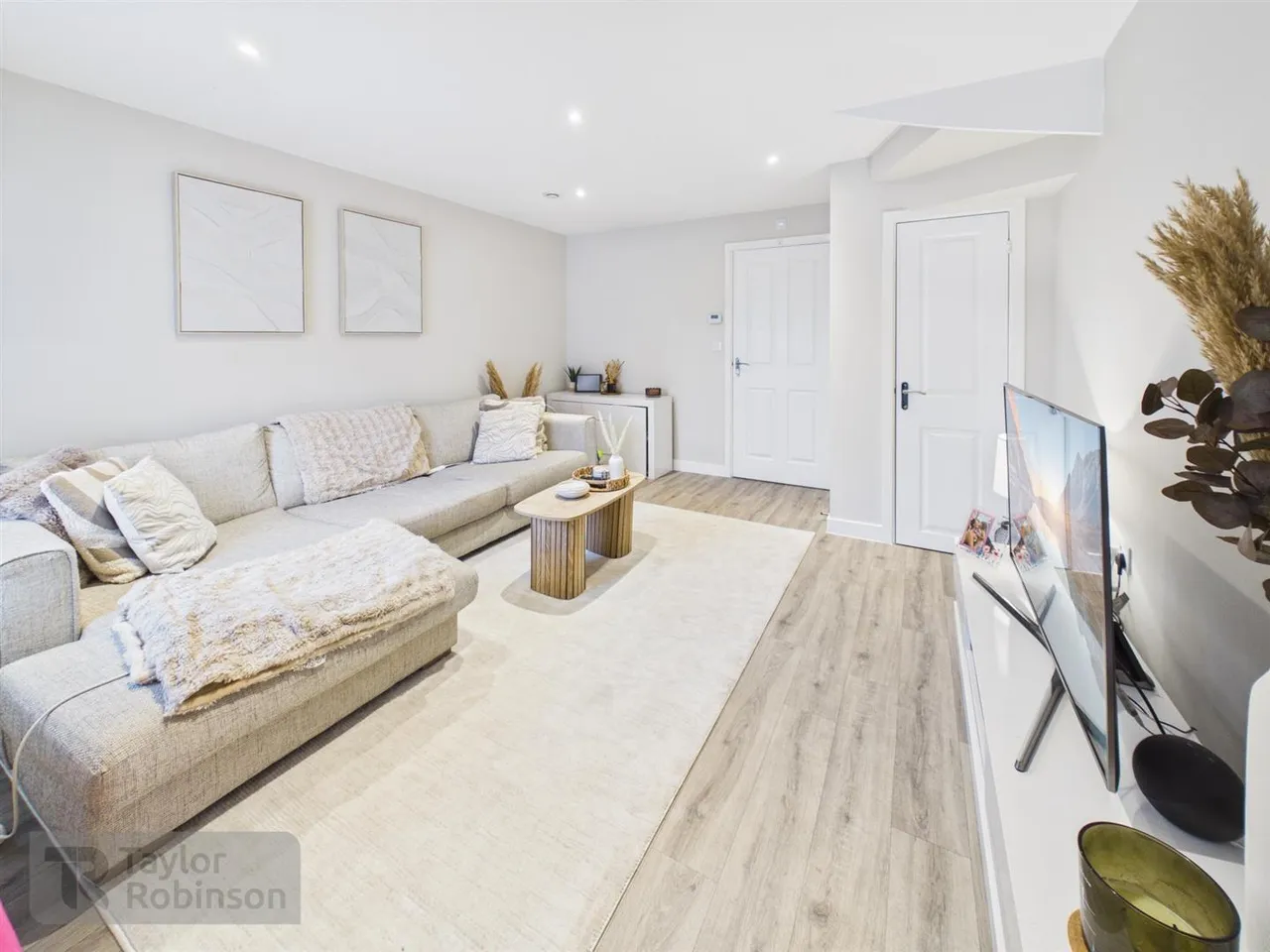 Emerald Road, Forge Wood, RH10, photo 11