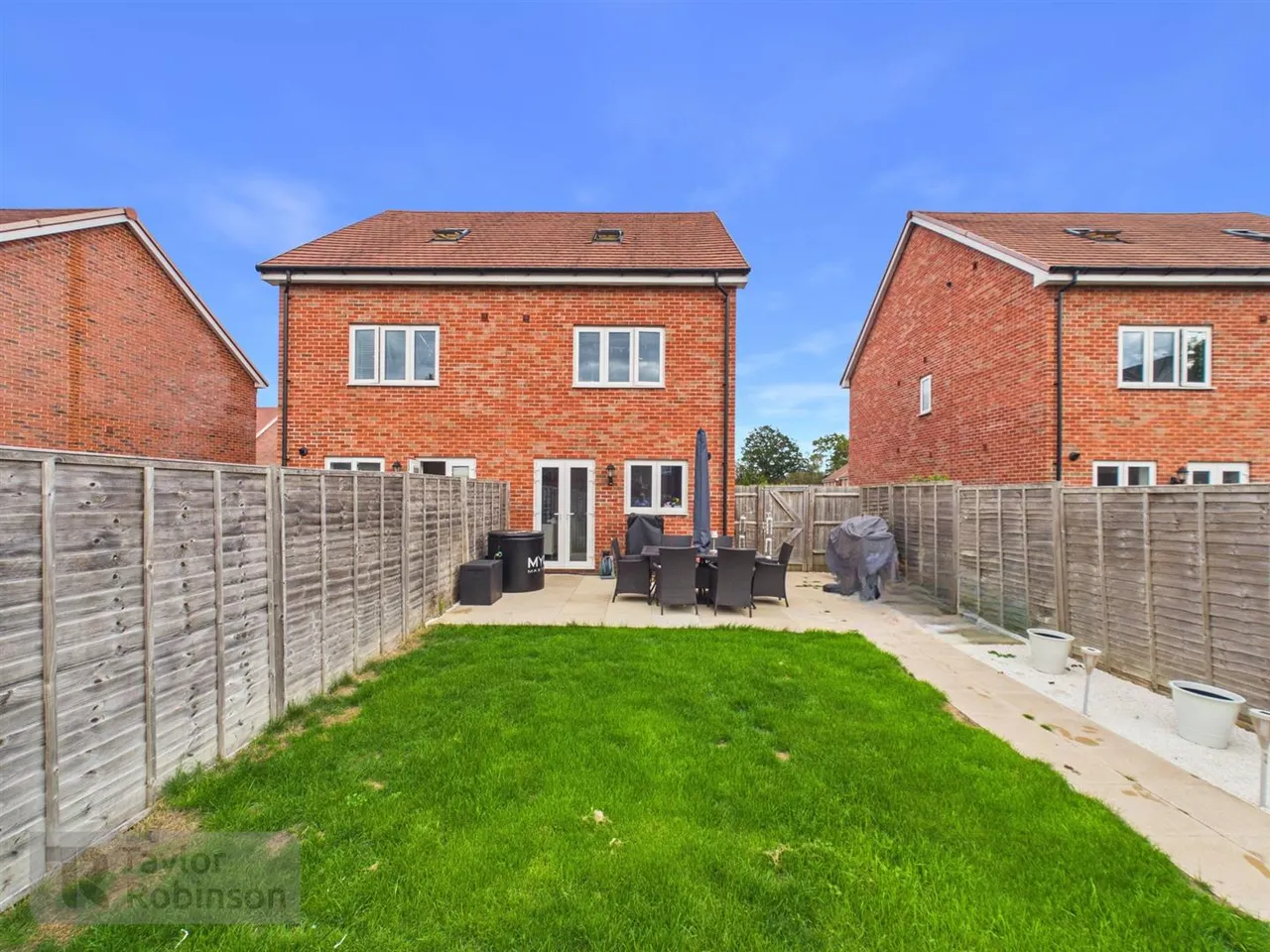 Emerald Road, Forge Wood, RH10, photo 4