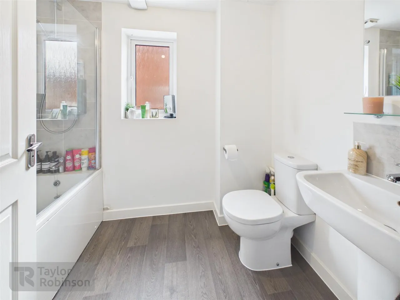 Emerald Road, Forge Wood, RH10, photo 13