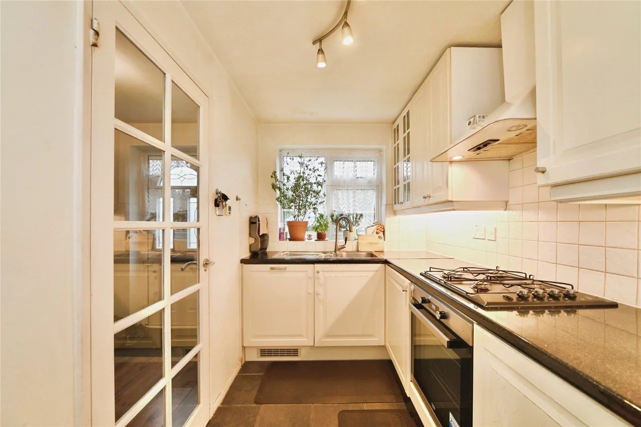 Pine Close, Southgate, London, N14, photo 7