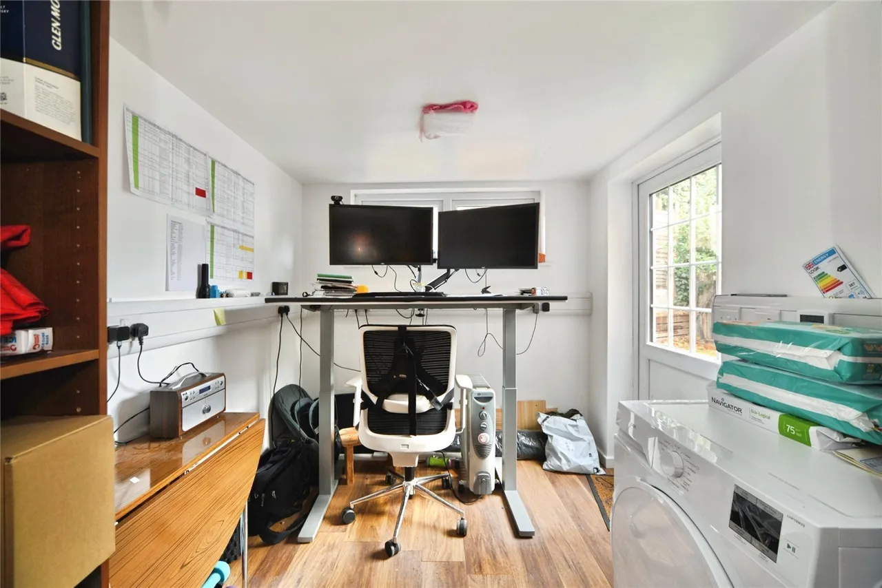 Pine Close, Southgate, London, N14, photo 6