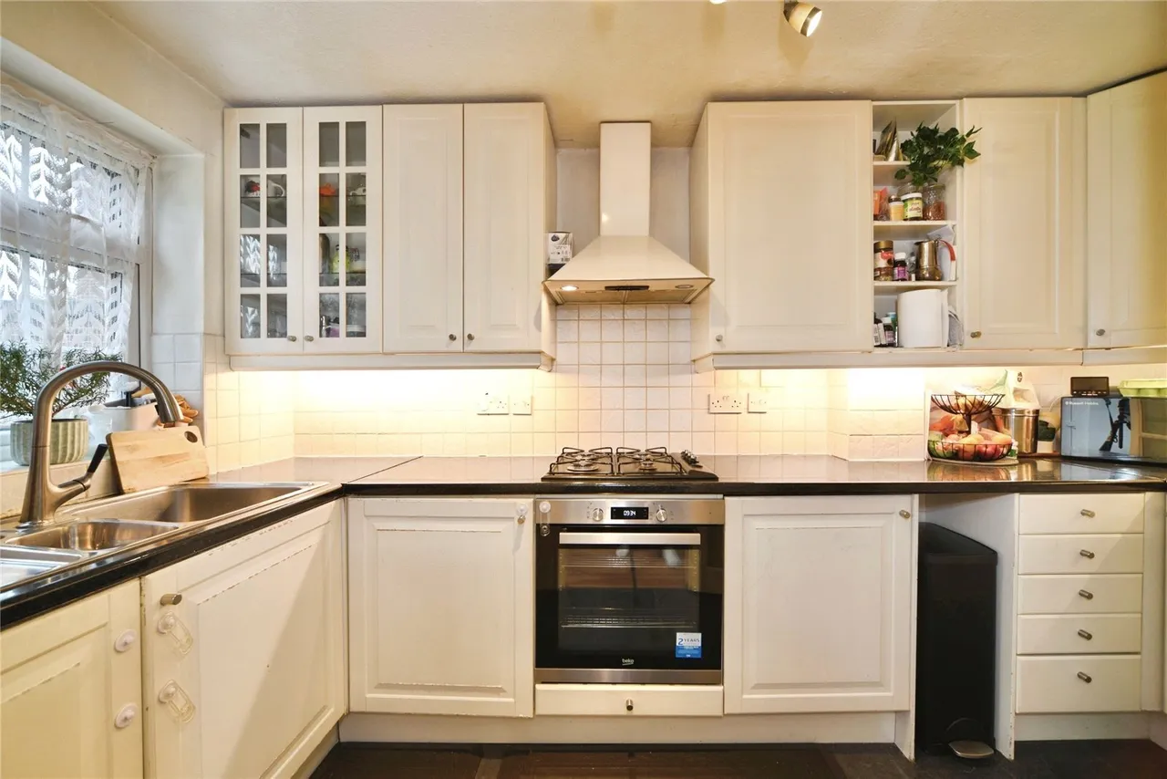 Pine Close, Southgate, London, N14, photo 3