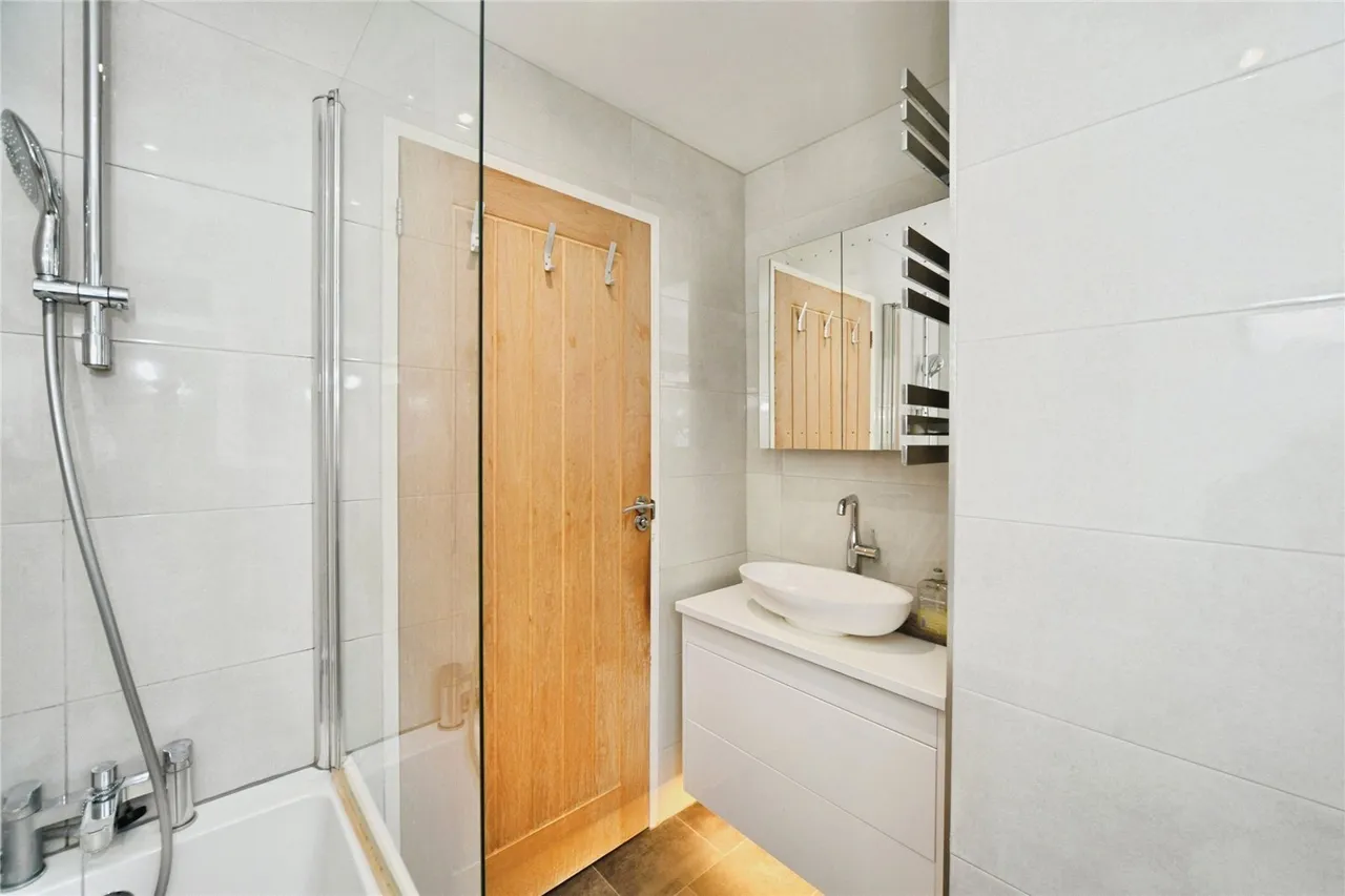 Pine Close, Southgate, London, N14, photo 13
