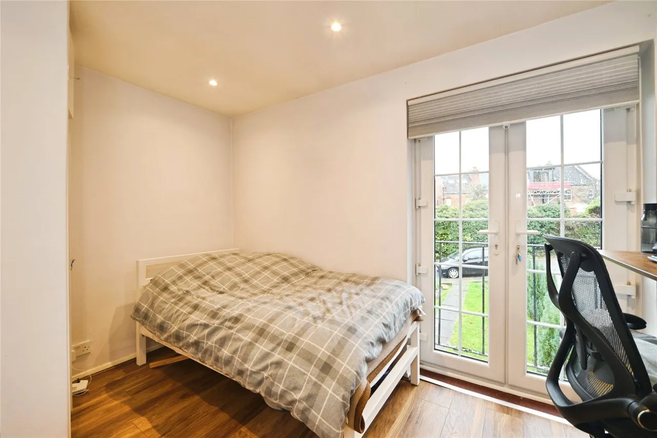 Pine Close, Southgate, London, N14, photo 9