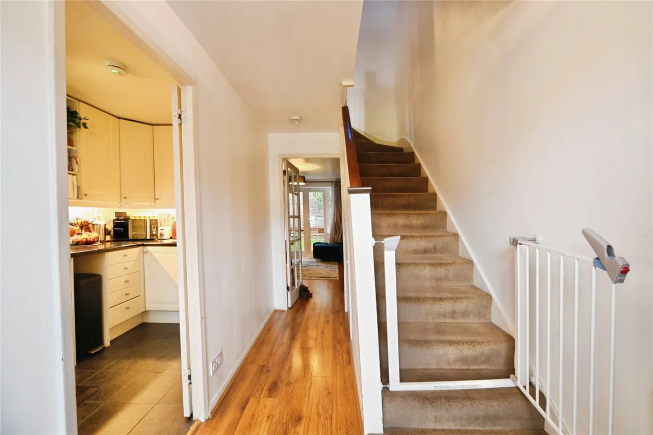 Pine Close, Southgate, London, N14, photo 11