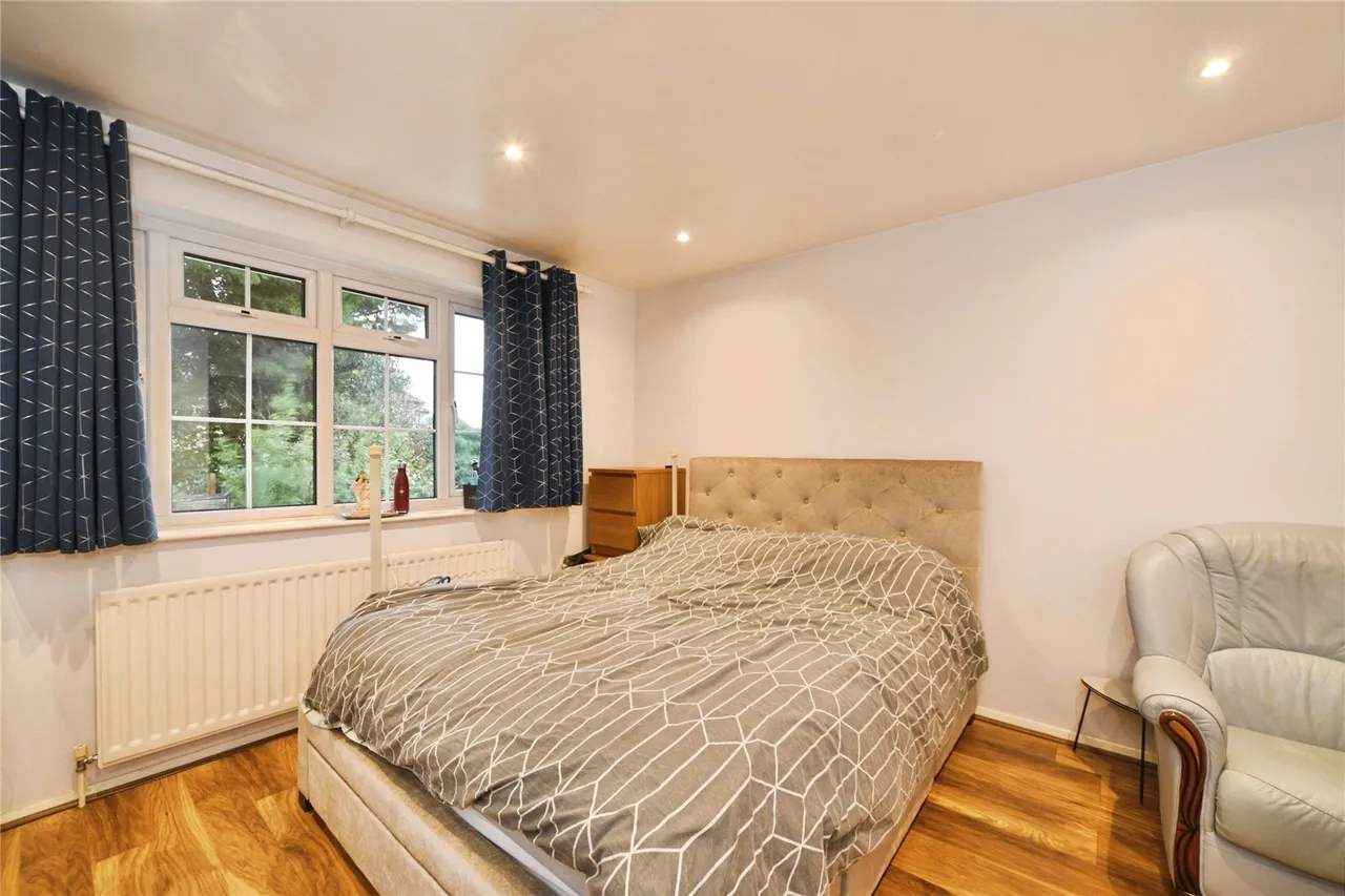 Pine Close, Southgate, London, N14, photo 8