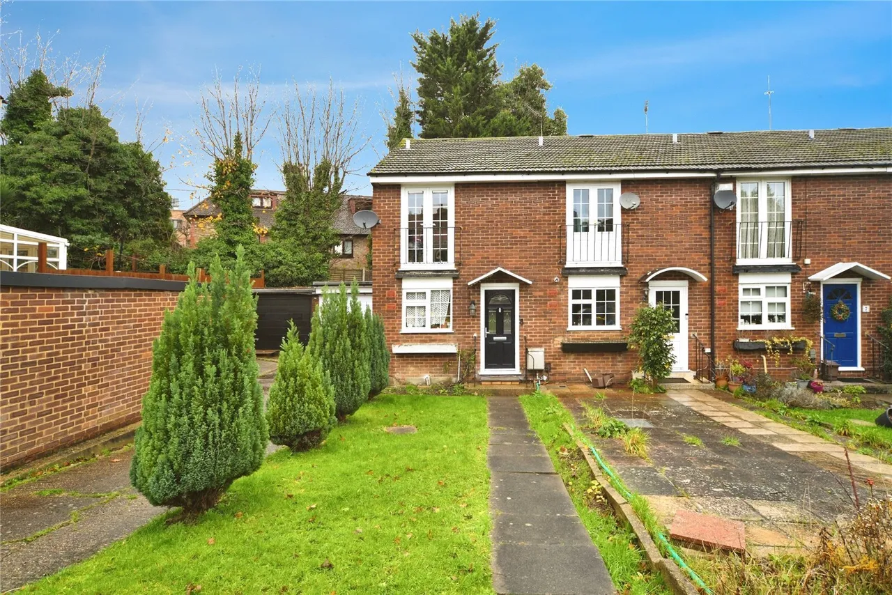 Pine Close, Southgate, London, N14, photo 14