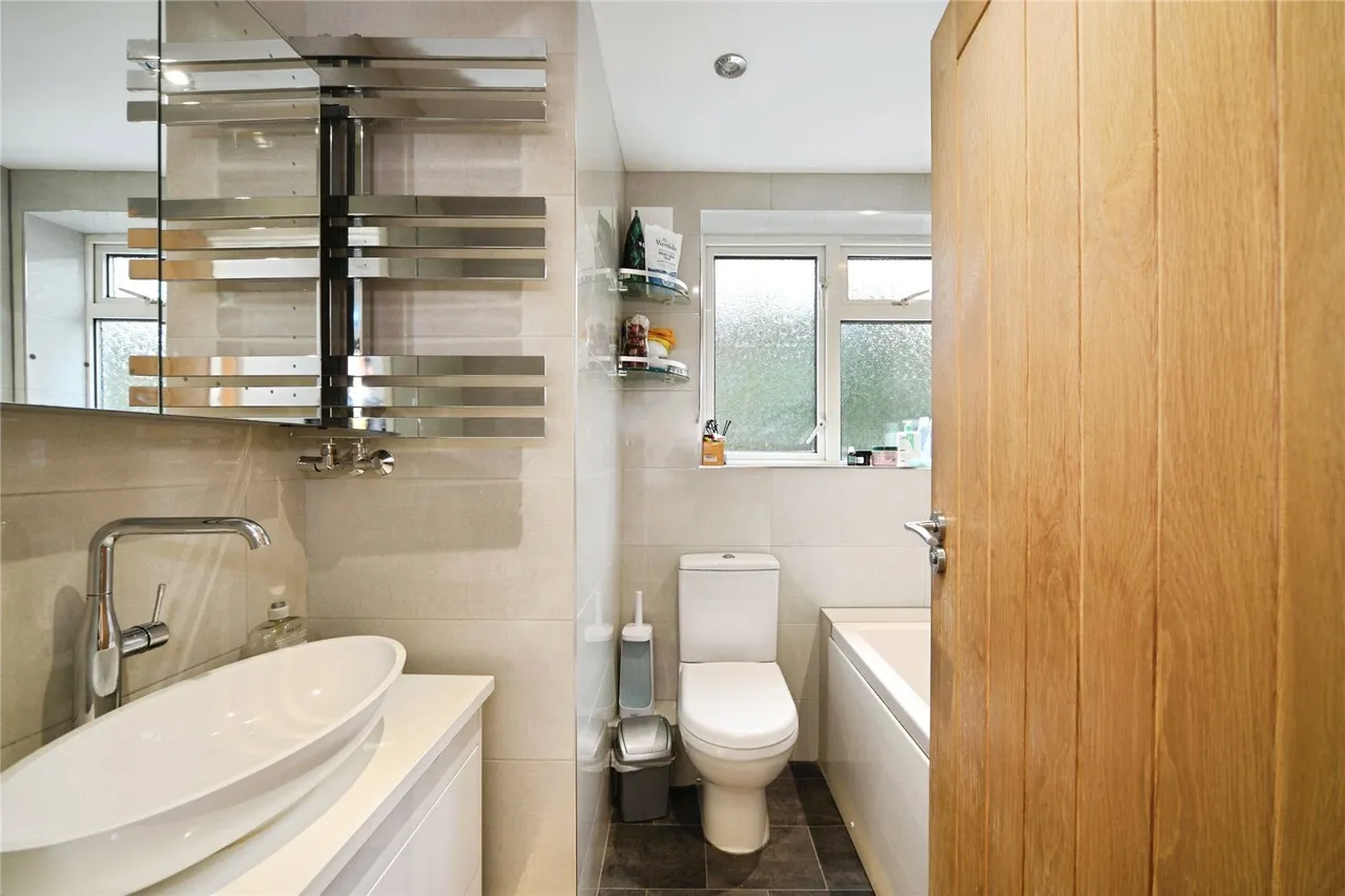 Pine Close, Southgate, London, N14, photo 10