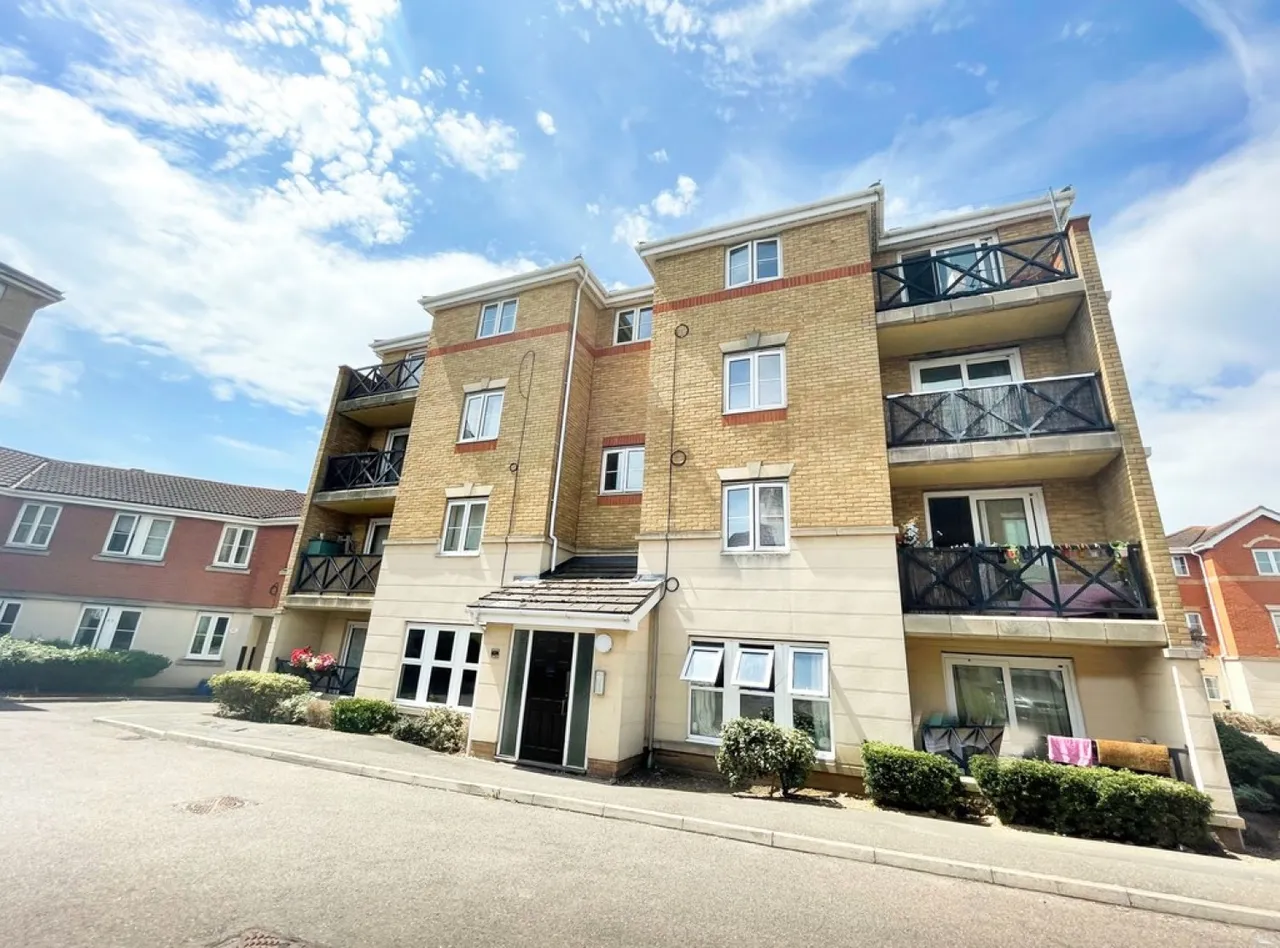 2 bed flat for sale — Collier Way, Southend On Sea
