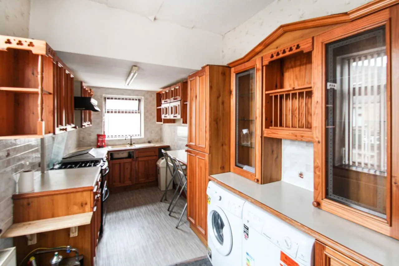 2 bed flat to rent, Rugby Place, Bradford, BD7