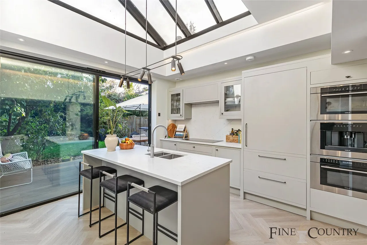 Brondesbury Villas, London, photo 6