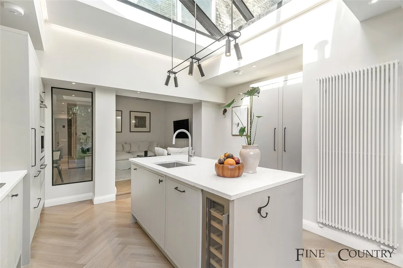 Brondesbury Villas, London, photo 5