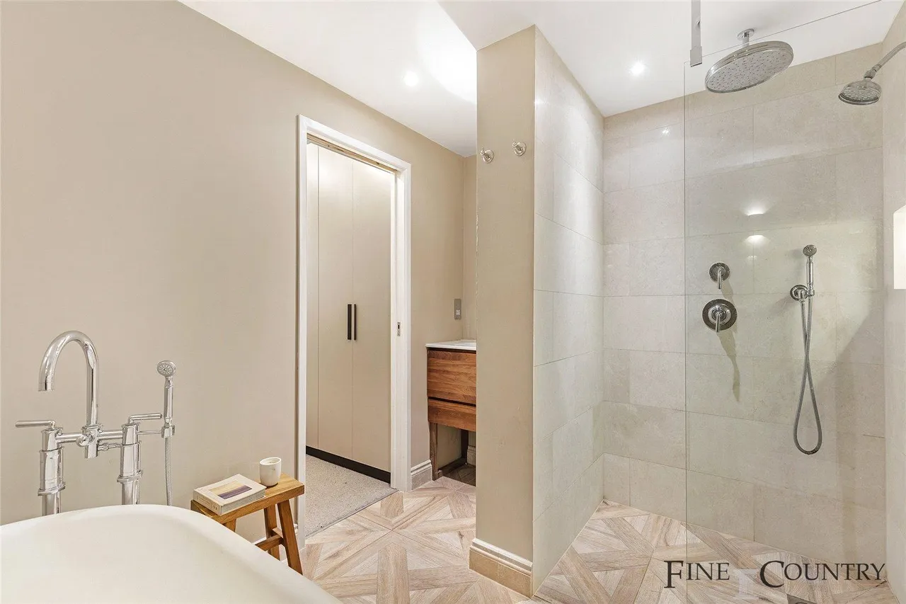 Brondesbury Villas, London, photo 13