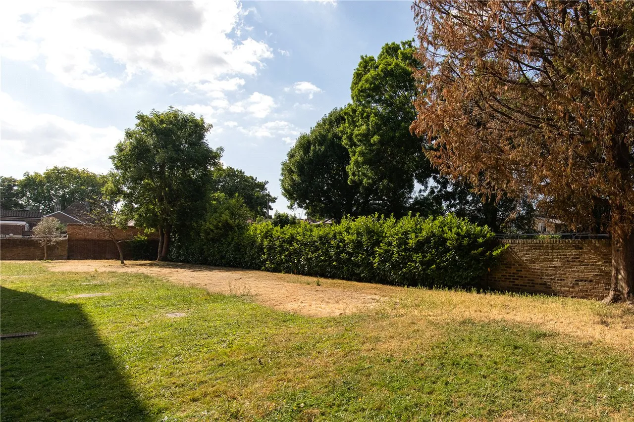 Balmain Close, London, W5, photo 2